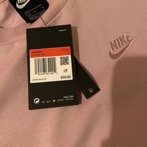 Loose fit work out top.